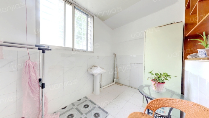 人民路64号二手房实景图