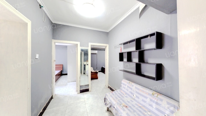 人造板厂宿舍二手房实景图