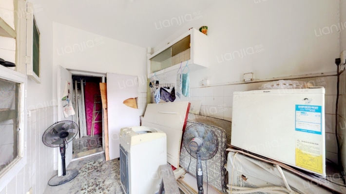 爵版街18号二手房实景图