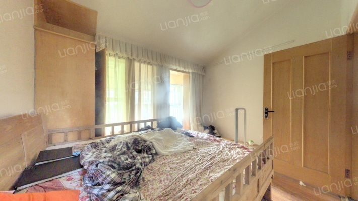 假日青城二手房实景图