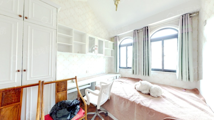 房子精装修，小区环境优美，光线美丽，-卧室A