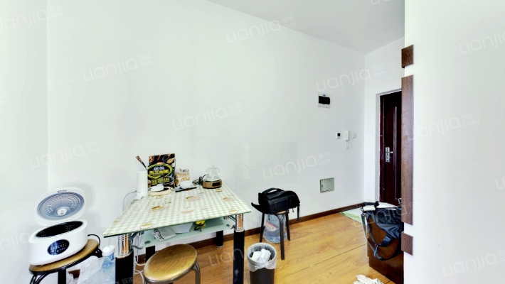 贵新小区二手房实景图