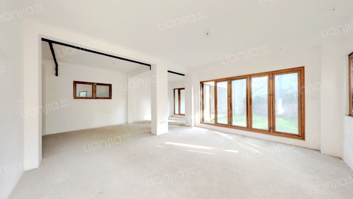 麓山国际长岛二手房实景图