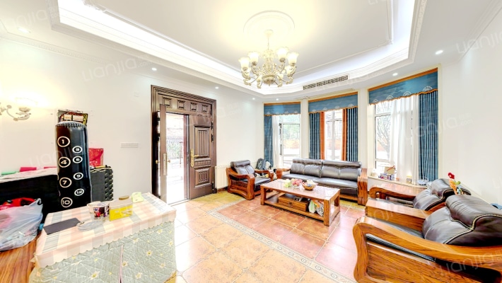 湖边的庄园二手房实景图