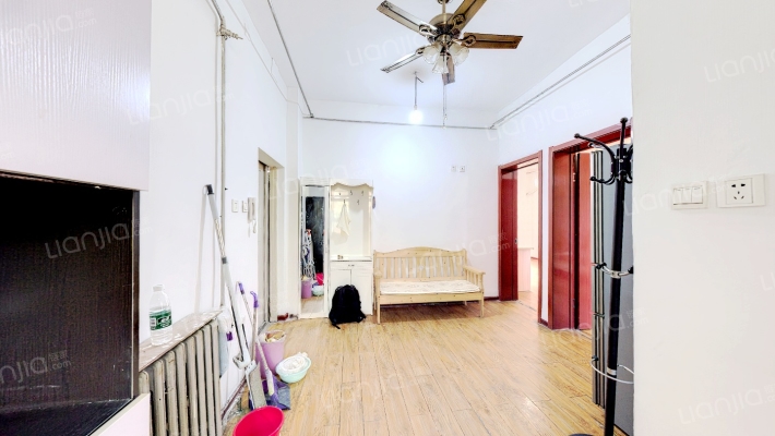 安装工程公司宿舍二手房实景图