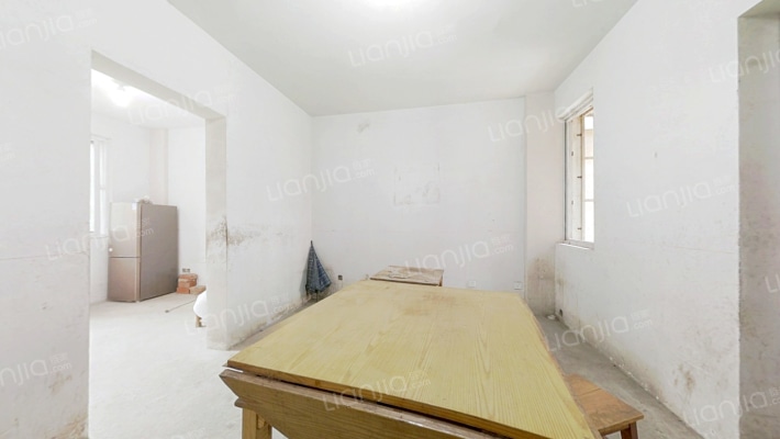 黄梅新村中区二手房实景图