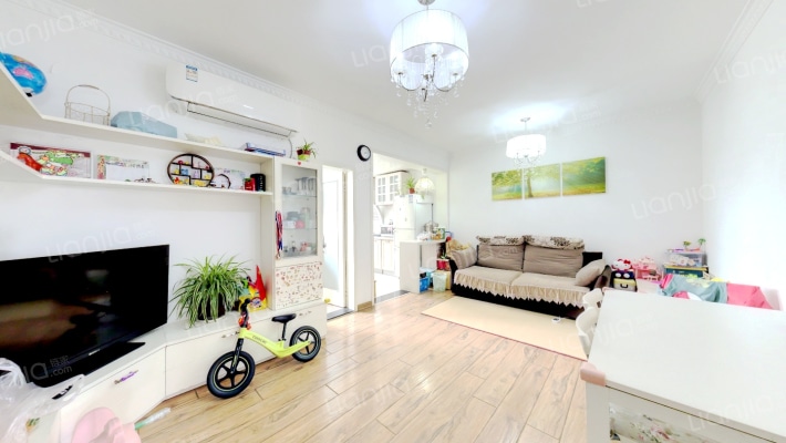 和燕路305号二手房实景图