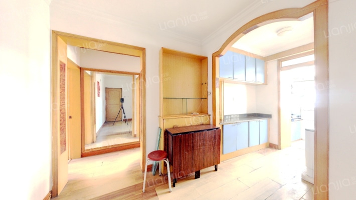 三百吨二手房实景图