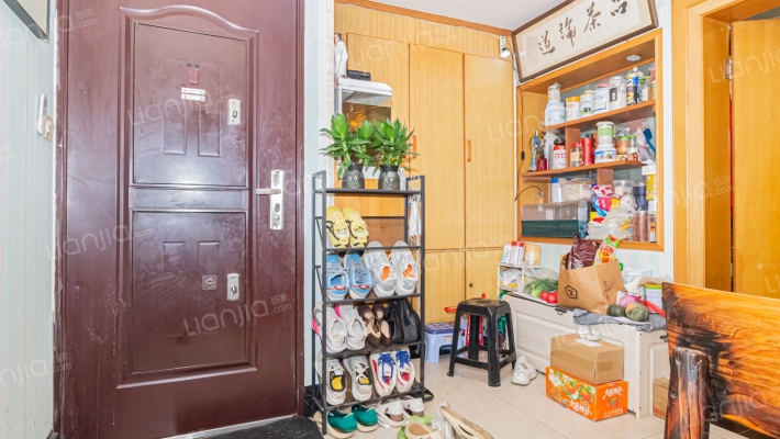 控江路18弄二手房实景图