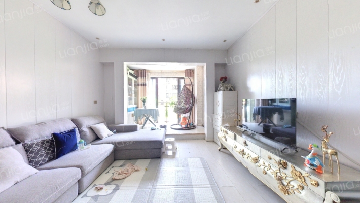 鸥鹏璧兰河1号二手房实景图