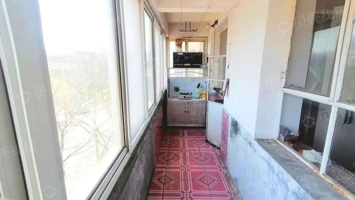 繁华地段  好楼层  两居室  拎包入住-厨房