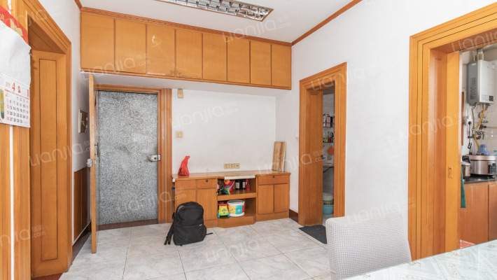 服装厂宿舍二手房实景图