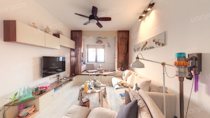 广信鸿景大厦二手房实景图