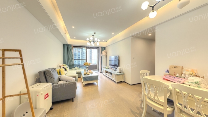 翡翠天麓二手房实景图