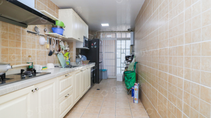 急售品质小区满两年 精装 通透户型中间楼层 采光充足-厨房