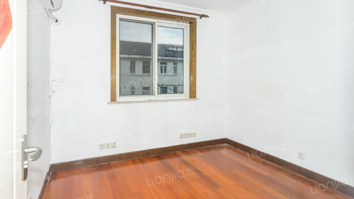 场中路2401弄二手房实景图