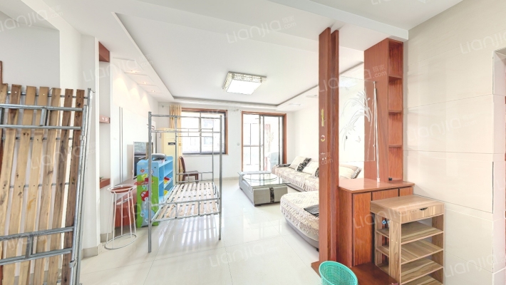 波西塔诺东郡二手房实景图