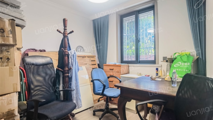 育新新村二手房实景图