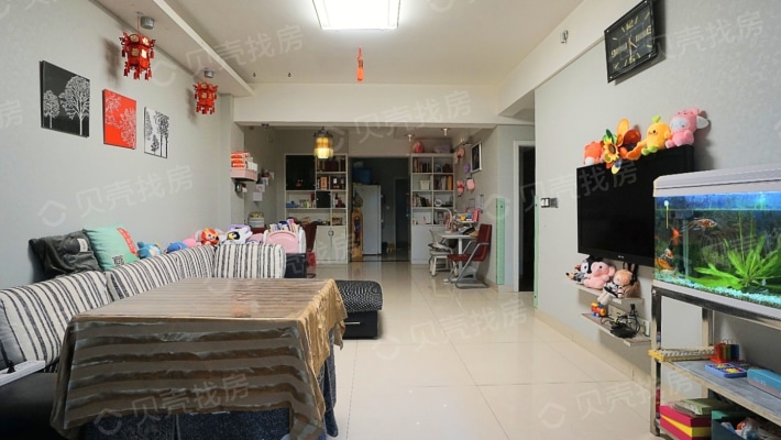 滨江国际B区住家精装修大两室诚心出售-客厅