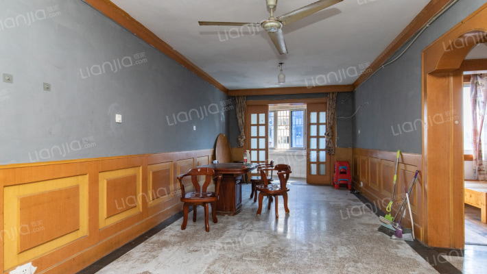 港中新村七区二手房实景图