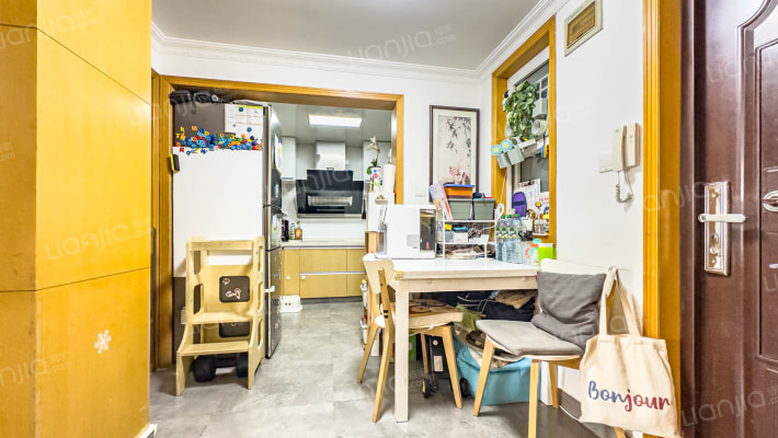 上影公寓二手房实景图