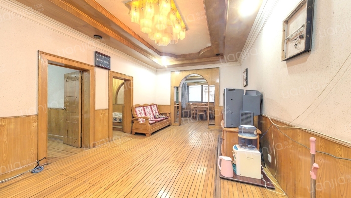 新村河边街11号二手房实景图