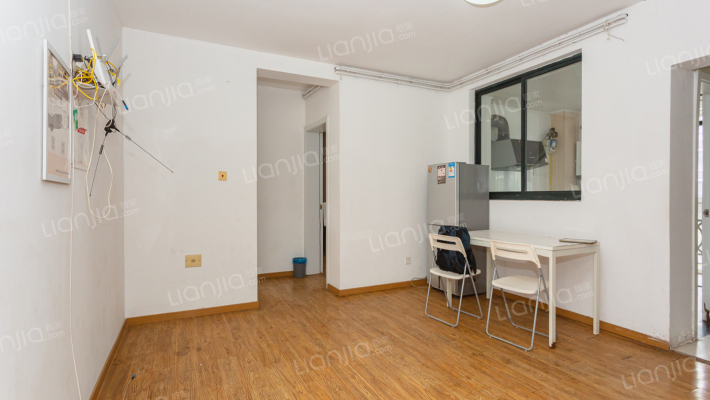 金纬新苑二手房实景图