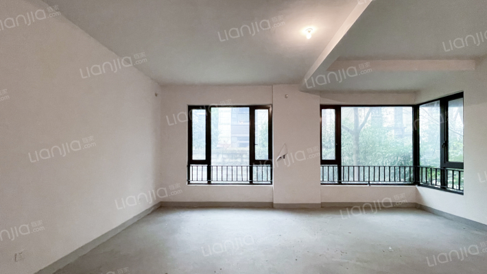 世茂佘山里二手房实景图