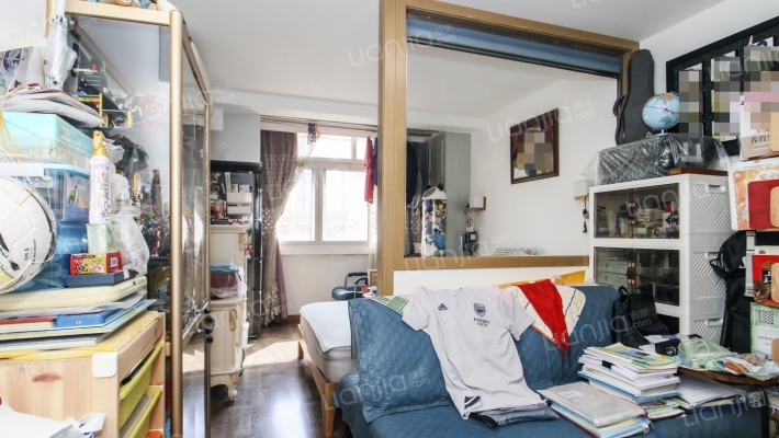 万航渡路713号二手房实景图