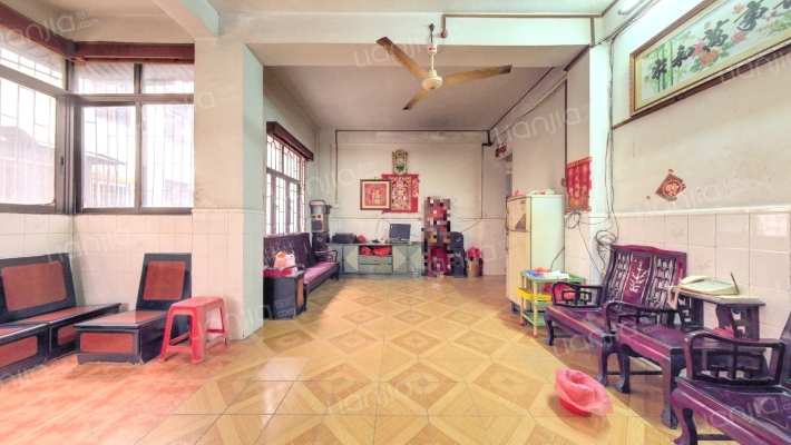 跃华路495号二手房实景图