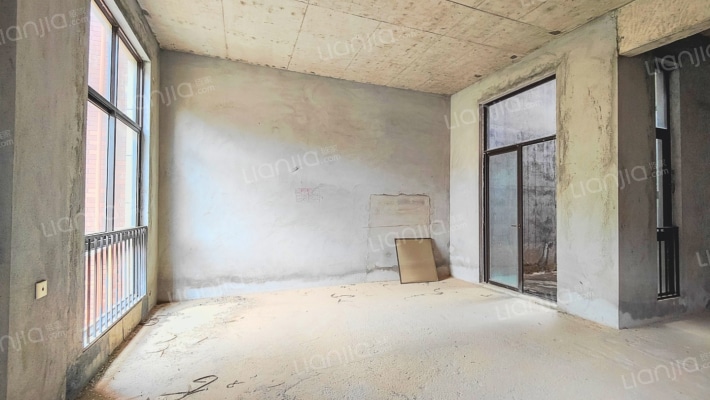 星河丹堤D区二手房实景图