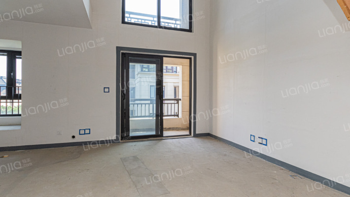 融创银城滴翠园北区二手房实景图