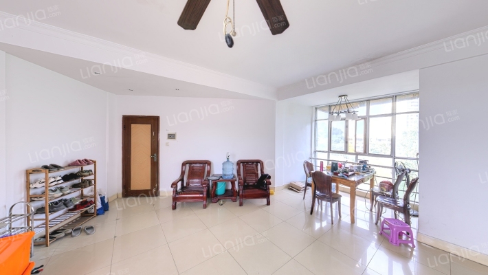 名人山庄二手房实景图