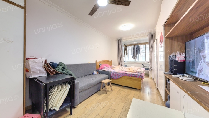 港机新村二手房实景图