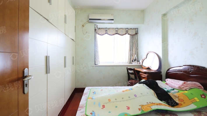 房子位于上江北好的地段位置好交通方便配套设施完善-卧室A