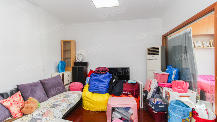 港机新村二手房实景图