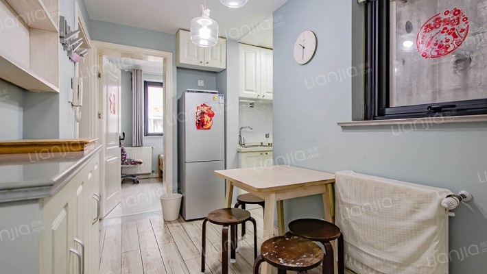 新闸路1730弄二手房实景图