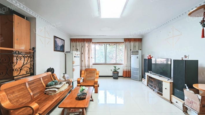 依山住宅小区二手房实景图