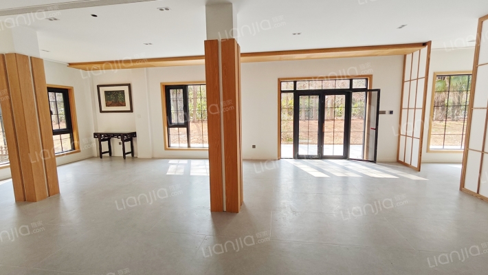 太阳岛高尔夫温泉别墅二手房实景图