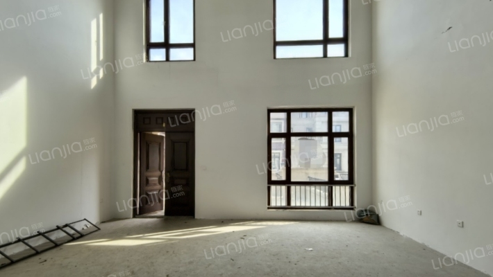 保利水韵长滩五期和墅二手房实景图