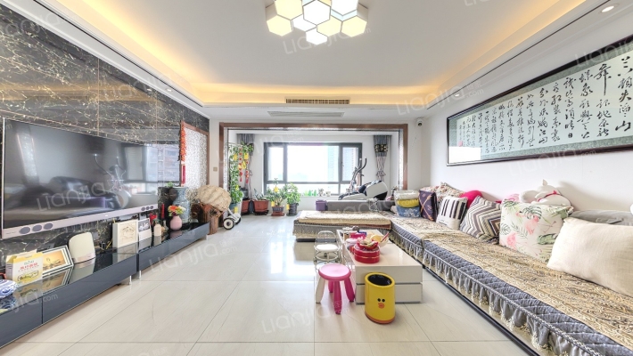 逸翠园四期二手房实景图