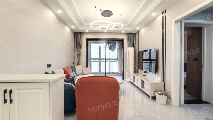 融创凡尔赛领馆三期二手房实景图