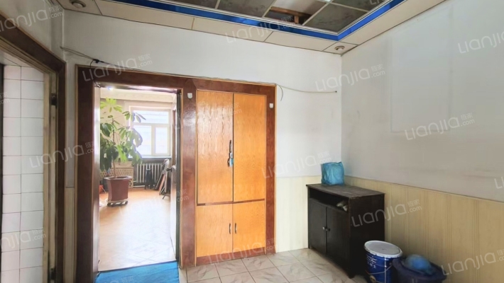 聋哑学校家属楼二手房实景图