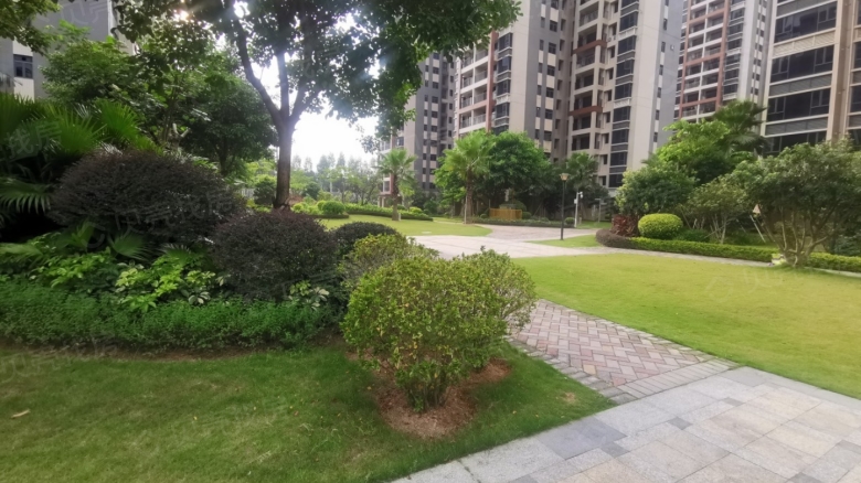 整租御蓝湾花园4室2厅南