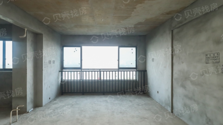 此房位于南门，滨江路上可以看江，交通便利-卧室