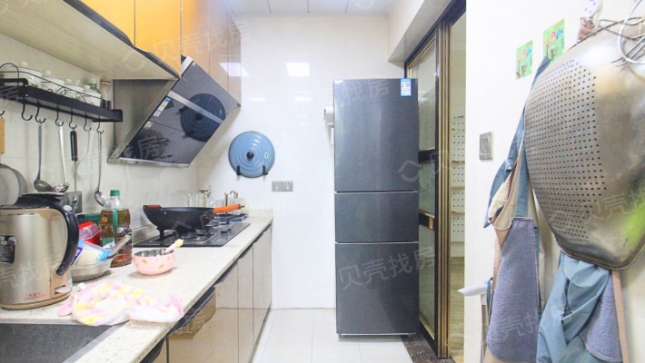 邦泰泰国际 跃层房 总共3层    精装房 带家具家电出售-厨房