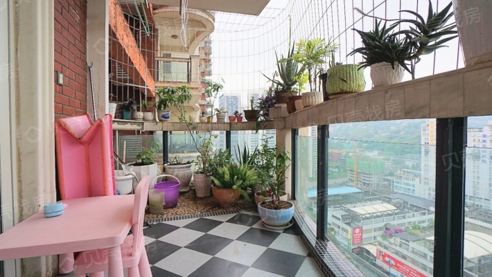滨江国际B区住家精装修大两室诚心出售-阳台