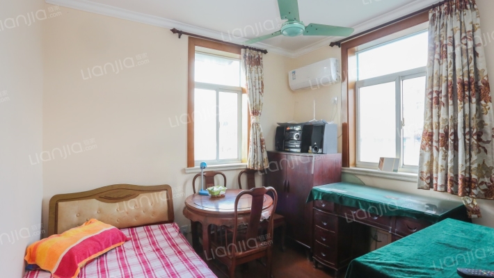 育新新村二手房实景图