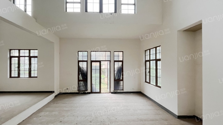 融创勋爵堡二手房实景图