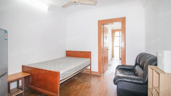 浦三小区二手房实景图